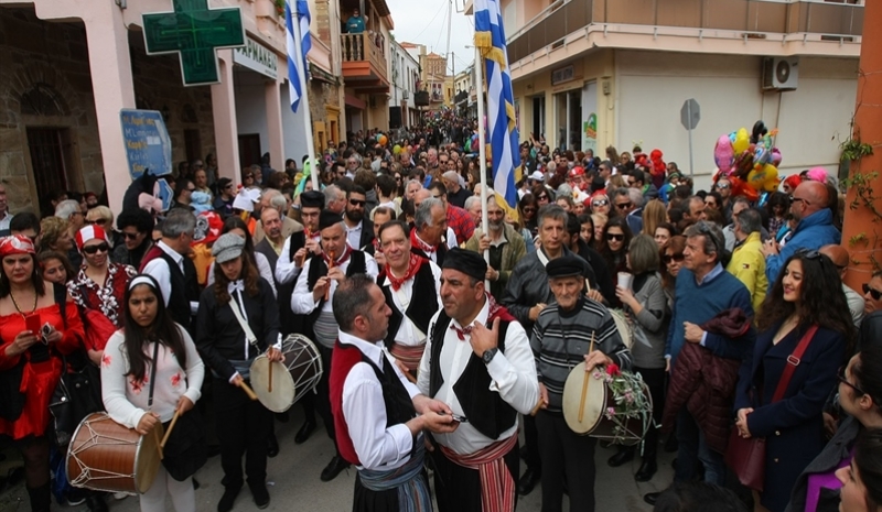 Sakız Adasında Mostra Karnavalı Günübirlik