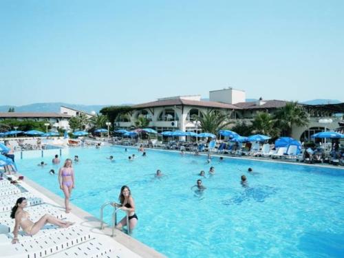 EGERiA OTEL BEACH CLUB