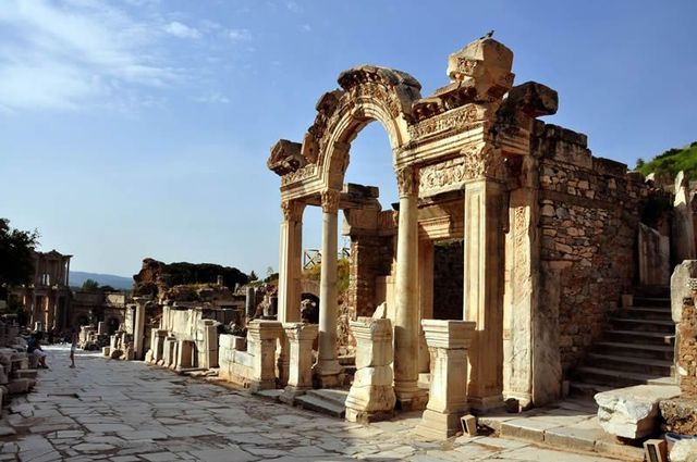 Kuşadası - Efes Antik Kenti - Meryemana - Şirince Turu