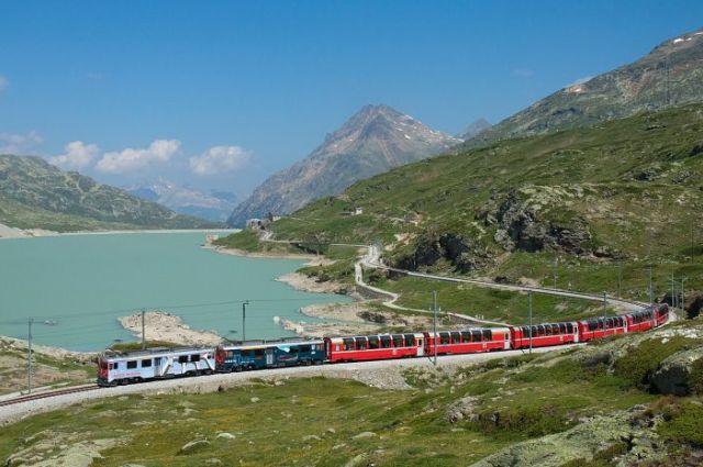 Dolu Dolu Alpler’de 5 Ülke Turu ve Bernina Ekspresi Rotası (GVA-GVA)